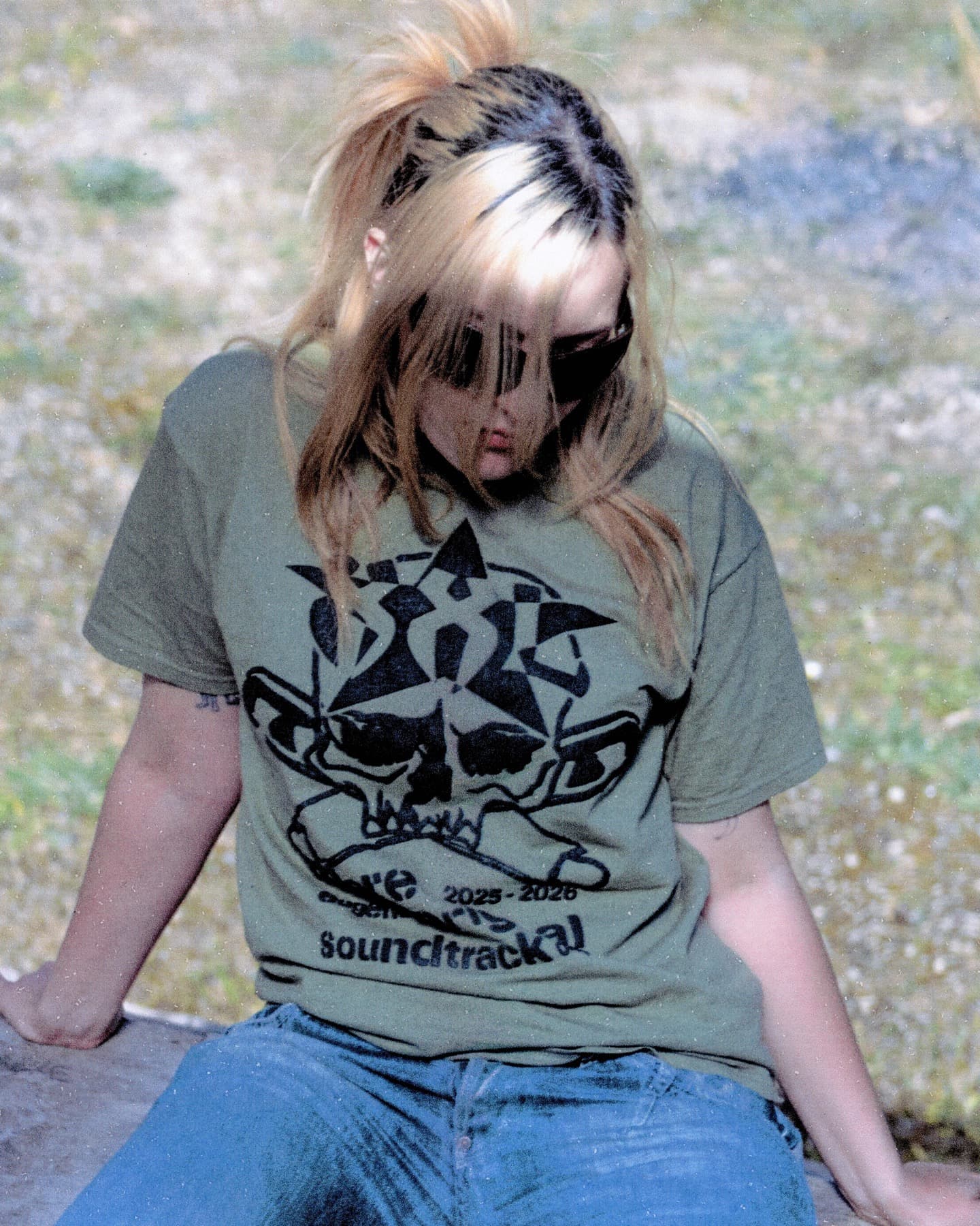 T-shirt vert Soundtrack porté